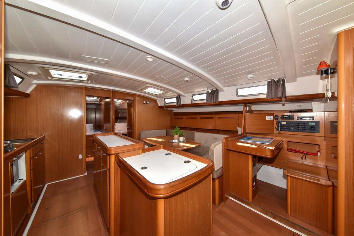 Salon of Principessa, a Beneteau Cyclades 50.5 sailboat at Općina Sukošan, Croatia