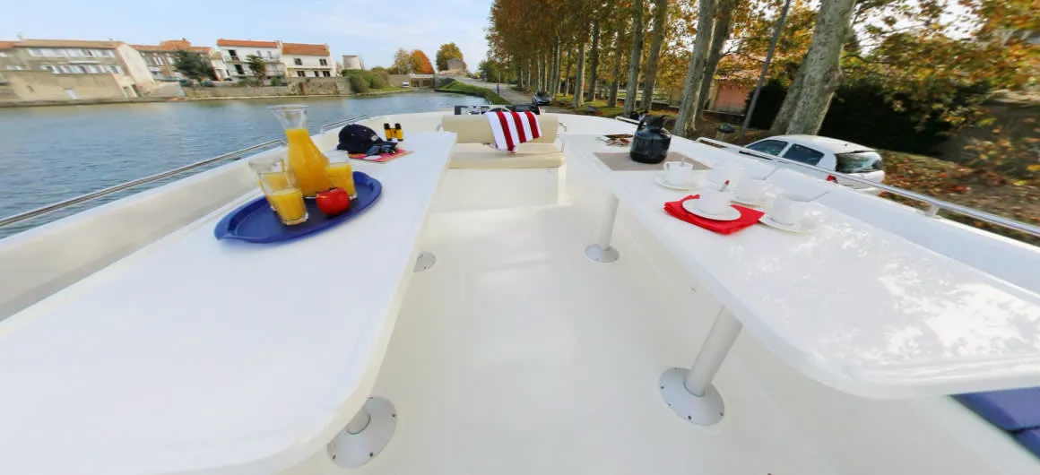 Deck of Vision3 - Comfort Plus 34, a Cygnet Vision 3 motorboat at Portiragnes, France