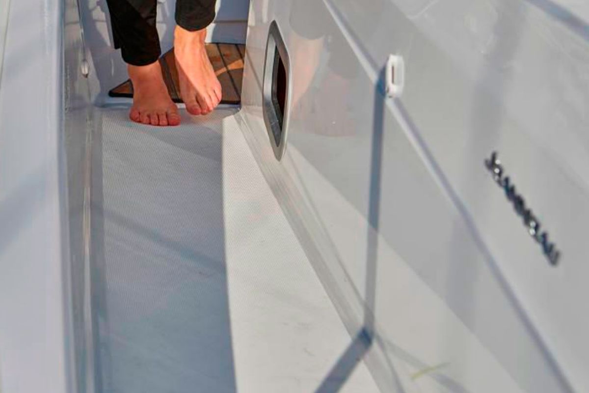 Deck of Aloha, a Jeanneau Sun Odyssey 410 sailboat at Gouvia, Greece