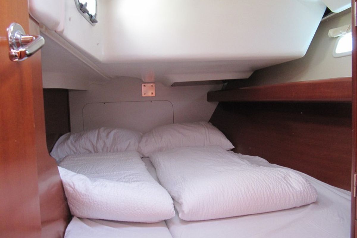 Cabin on Mare, a Beneteau Oceanis 393 sailboat at Općina Marina, Croatia