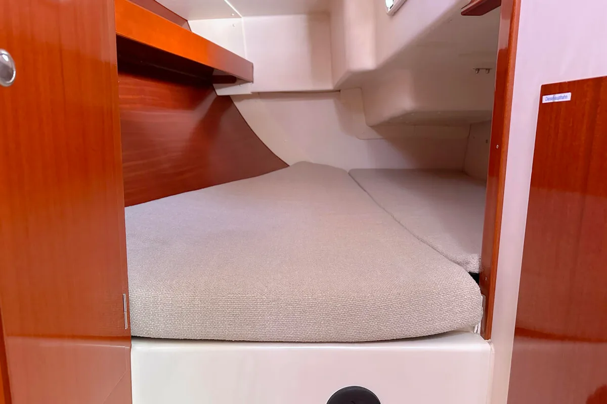Cabin on Mizar, a Hanse Yachts Hanse 315 sailboat at Barth, Germany