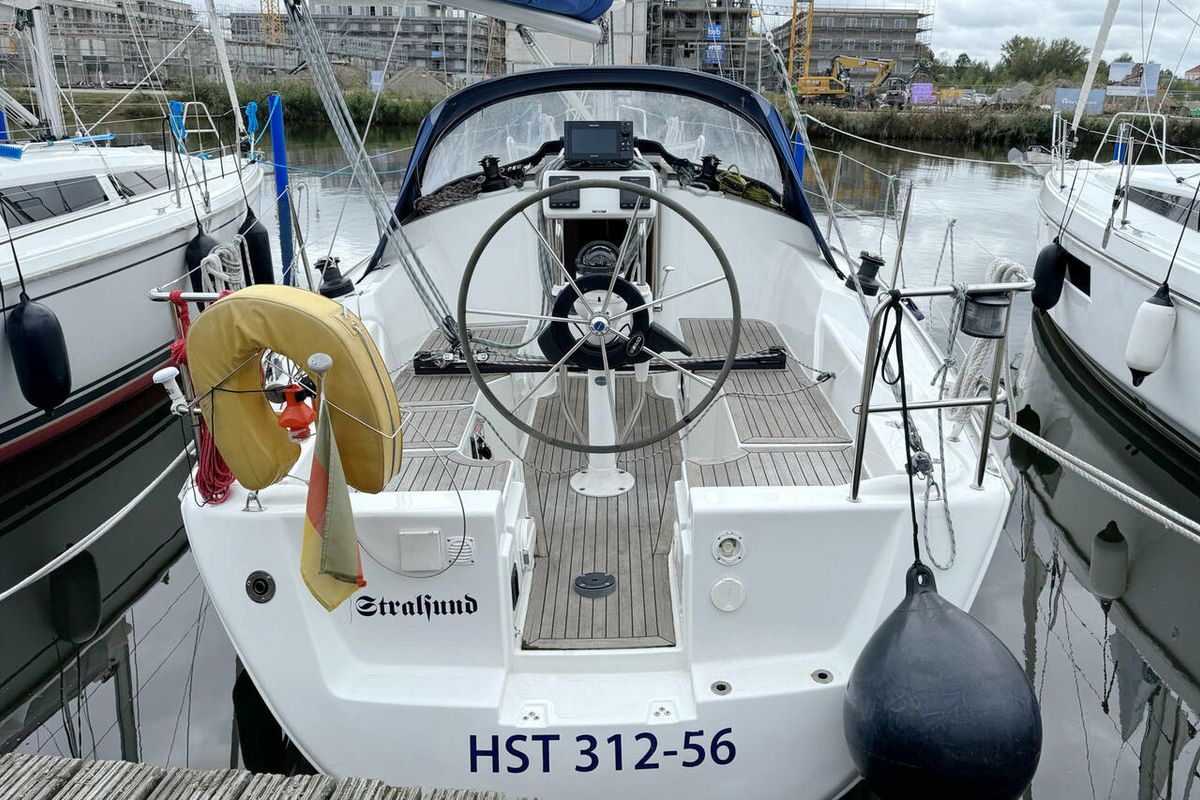 Cockpit of Mizar, a Hanse Yachts Hanse 315 sailboat at Barth, Germany