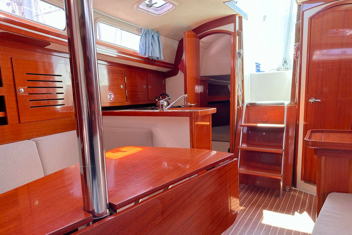 Salon of Mizar, a Hanse Yachts Hanse 315 sailboat at Barth, Germany