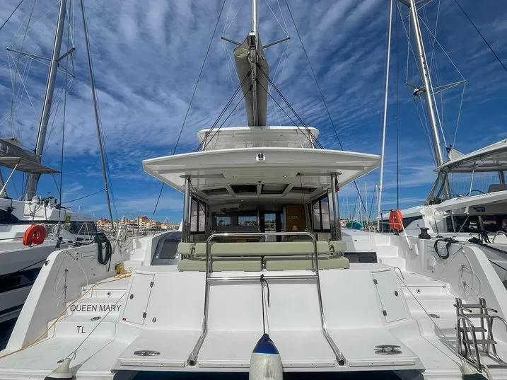Exterior view of Queen Mary, a Bali 4.6 - 4 cab. OW catamaran at Hyères, France