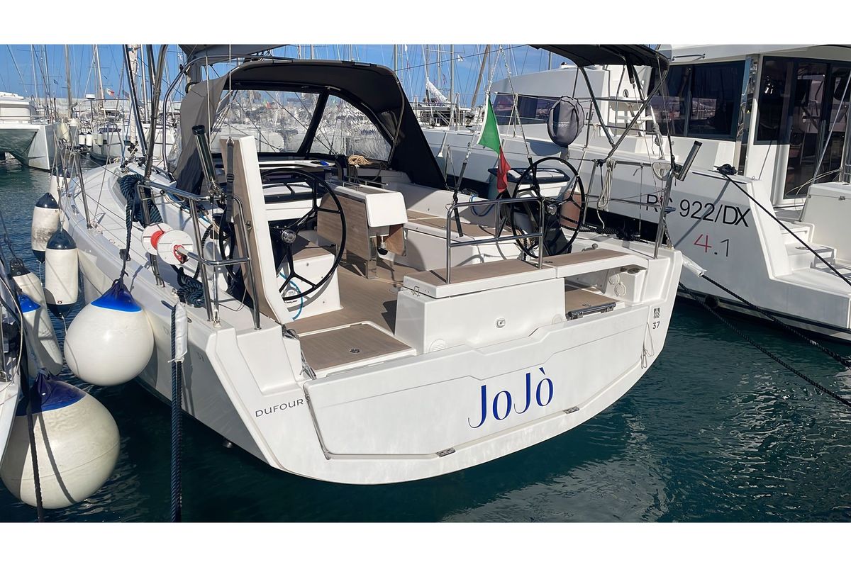 Exterior view of Jojo, a Dufour 37 sailboat at Capo d'Orlando, Italy