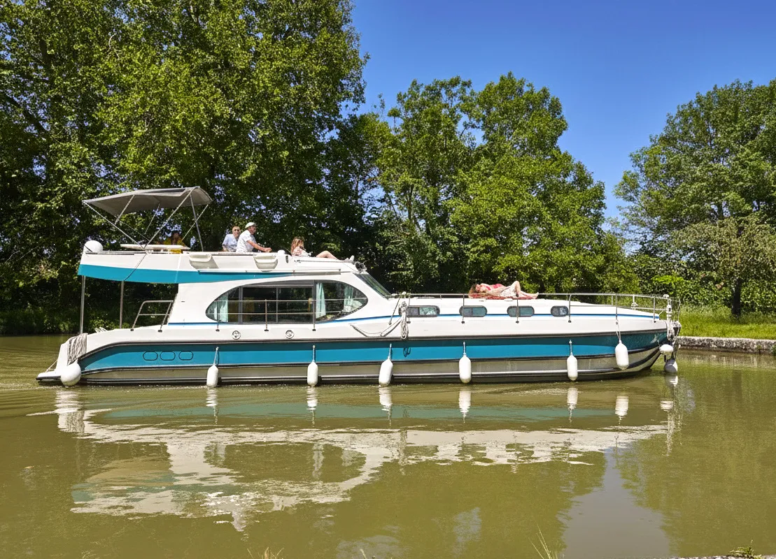 Cruiser Premium 8/12 Pers., a Nicols Nicols Octo Fly 12 motorboat at Sablé-sur-Sarthe, France