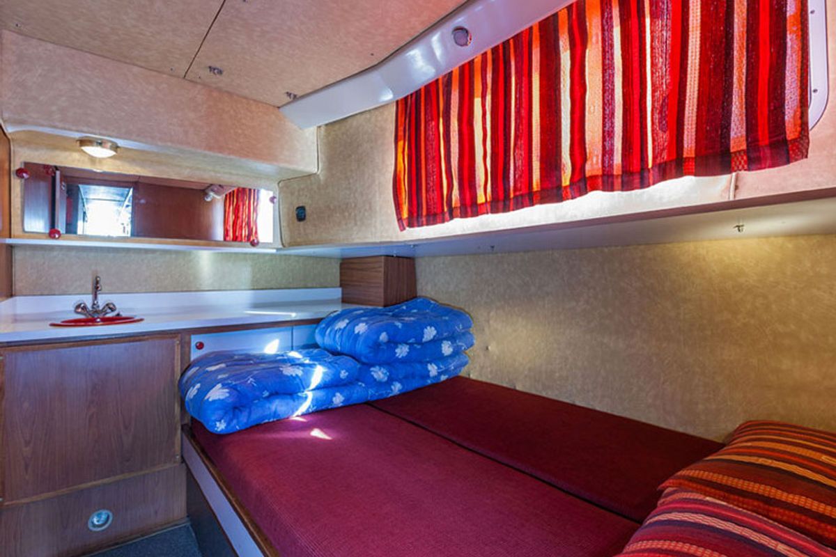 Cabin on 1500R-20, a Pénichette 1500R motorboat at Carrick-on-Shannon, Ireland
