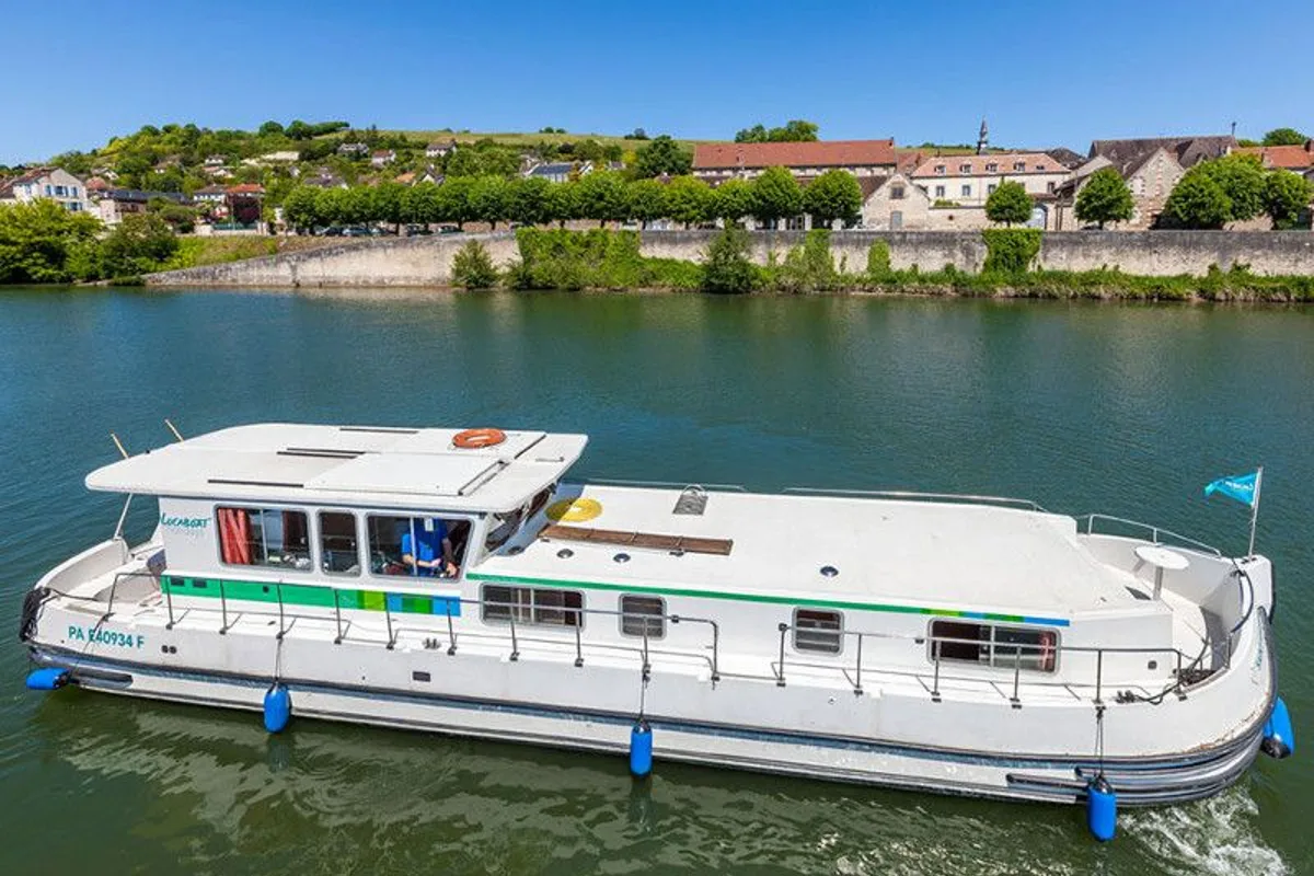 Exterior view of 1500R-20, a Pénichette 1500R motorboat at Carrick-on-Shannon, Ireland