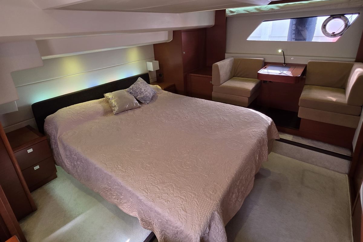 Cabin on Very Bery, a Prestige 550 Fly motorboat at Primošten, Croatia