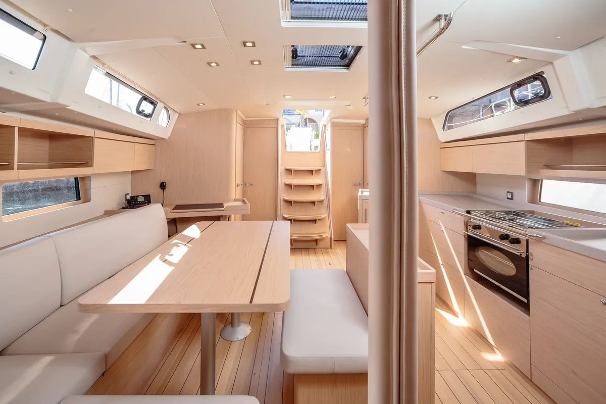 Salon of Nefele, a Beneteau Oceanis 46.1 sailboat at Rosignano Solvay, Italy