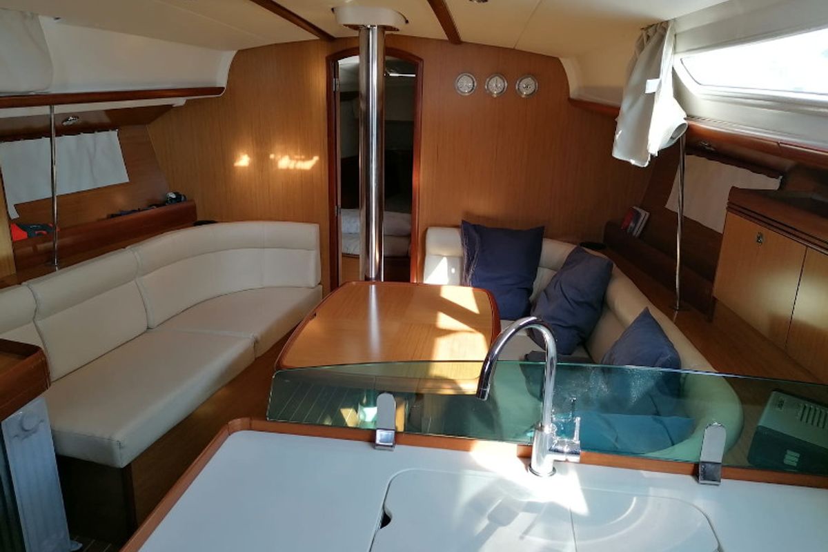 Salon of Xenia, a Jeanneau Sun Odyssey 39i sailboat at Piombino, Italy