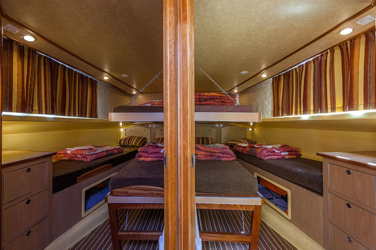 Cabin on 150FB-9, a Pénichette 1500FB motorboat at Dompierre-sur-Besbre, France
