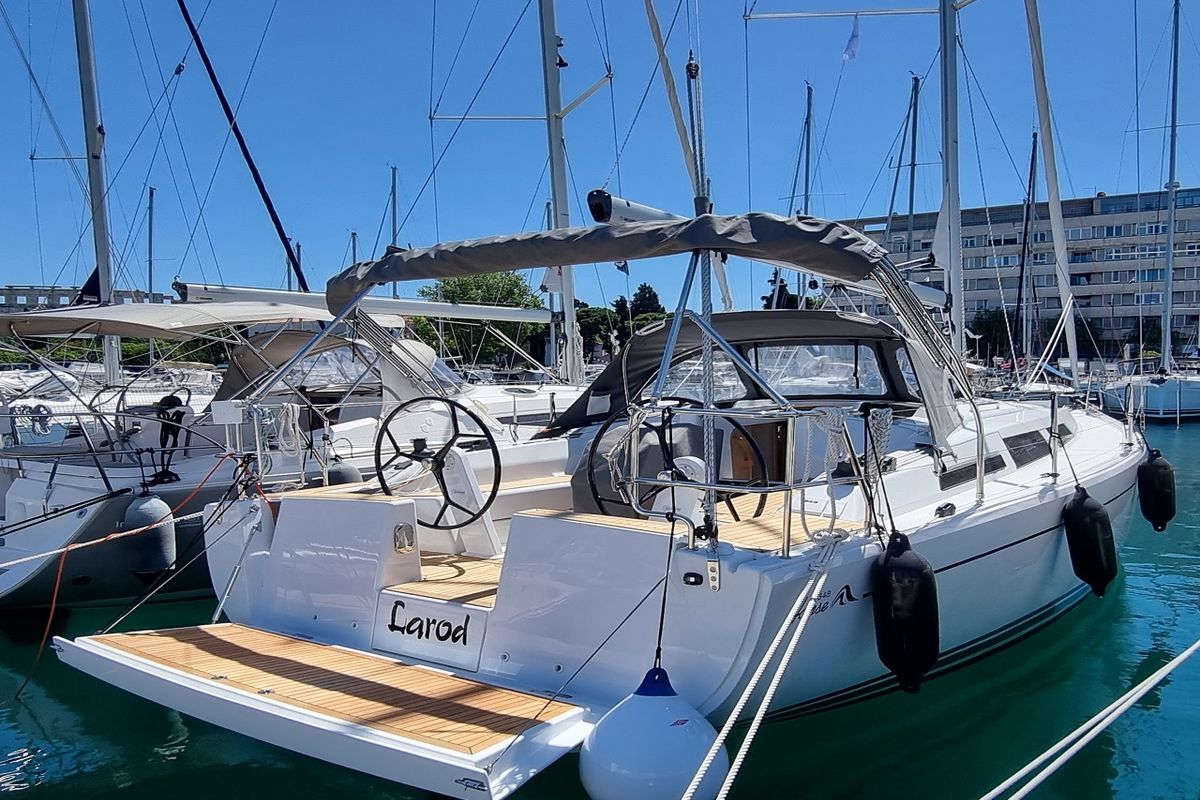 Cockpit of Larod, a Hanse Yachts Hanse 348 sailboat at Grad Pula, Croatia