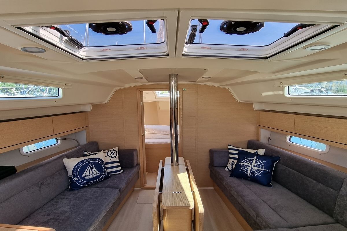 Salon of Larod, a Hanse Yachts Hanse 348 sailboat at Grad Pula, Croatia