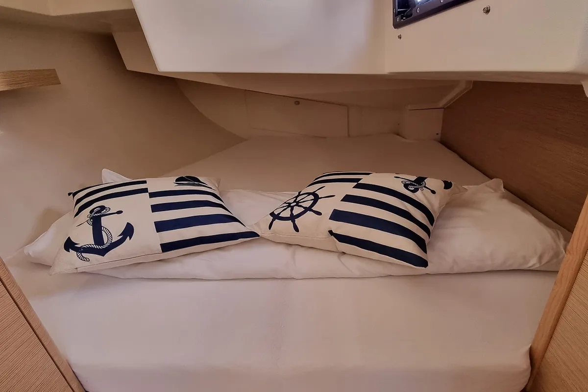 Cabin on Larod, a Hanse Yachts Hanse 348 sailboat at Grad Pula, Croatia