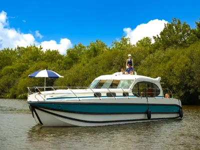 Cruiser Premium 6/8 Pers., a Nicols Nicols Estivale Sixto motorboat at Kisköre, Hungary
