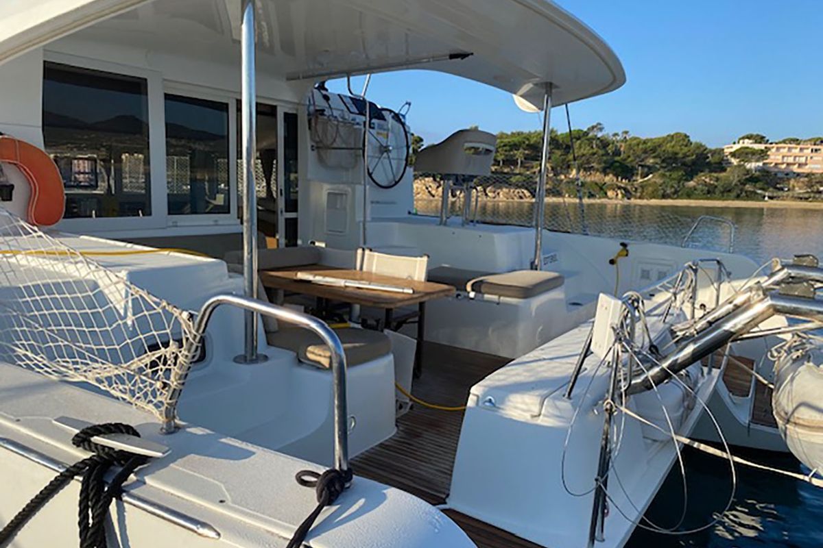 Deck of ESTEREL, a Lagoon 40 catamaran at La Favière, France
