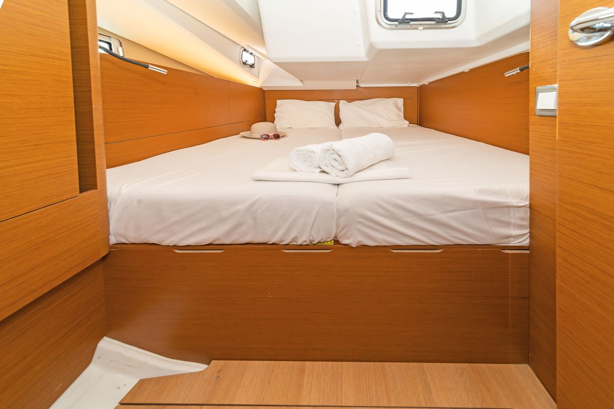 Cabin on Lefkippi, a Jeanneau Sun Odyssey 440 sailboat at Kos, Greece