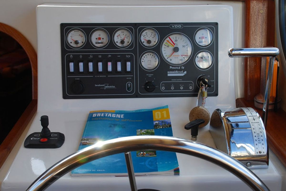 Cockpit of 150FB-22, a Pénichette 1500FB motorboat at Scey-sur-Saône-et-Saint-Albin, France