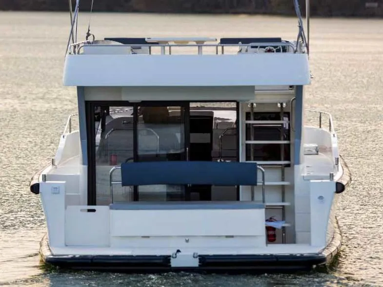 Exterior view of Horizon 1 - Premier 13, a Cygnet Horizon 1 motorboat at Saint-Usage, France