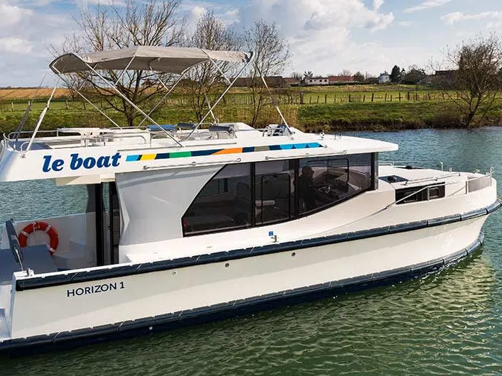 Exterior view of Horizon 1 - Premier 13, a Cygnet Horizon 1 motorboat at Saint-Usage, France