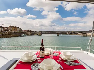 Deck of Horizon 1 - Premier 13, a Cygnet Horizon 1 motorboat at Saint-Usage, France