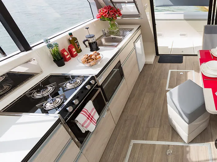 Galley of Horizon 1 - Premier 13, a Cygnet Horizon 1 motorboat at Saint-Usage, France