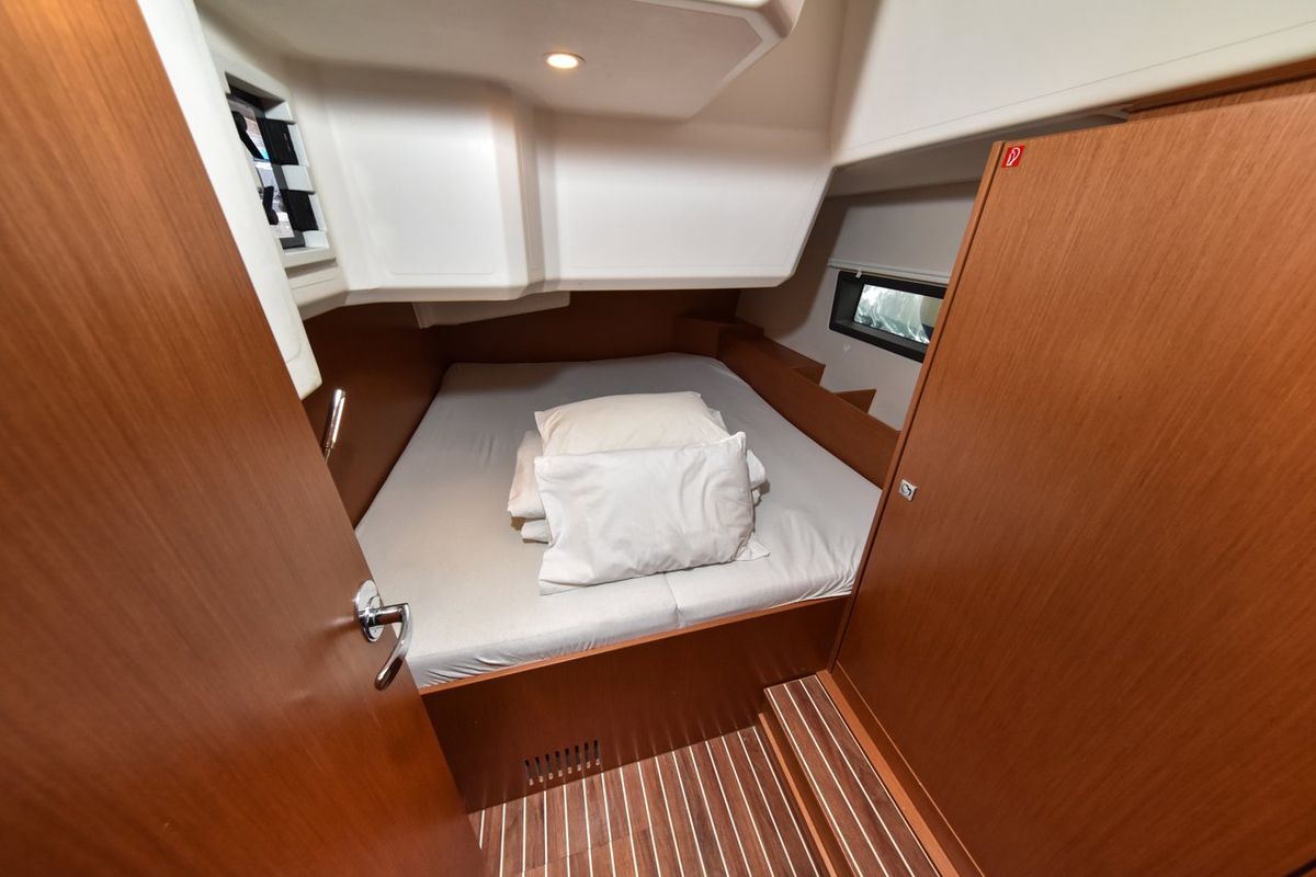 Cabin on Bella, a Bavaria C42 sailboat at Općina Sukošan, Croatia