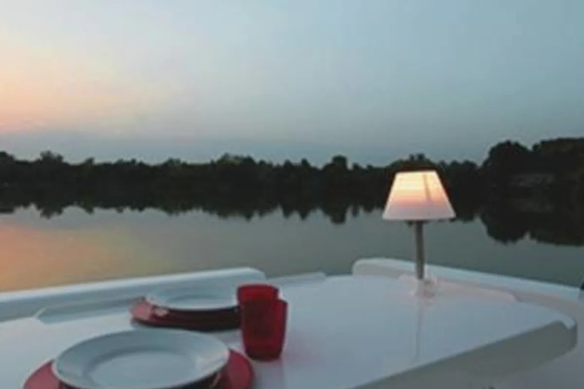 Deck of Minuetto - Comfort 6, a Cygnet Minuetto 6+ motorboat at Casier, Italy