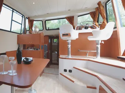 Cockpit of Minuetto - Comfort 6, a Cygnet Minuetto 6+ motorboat at Casier, Italy