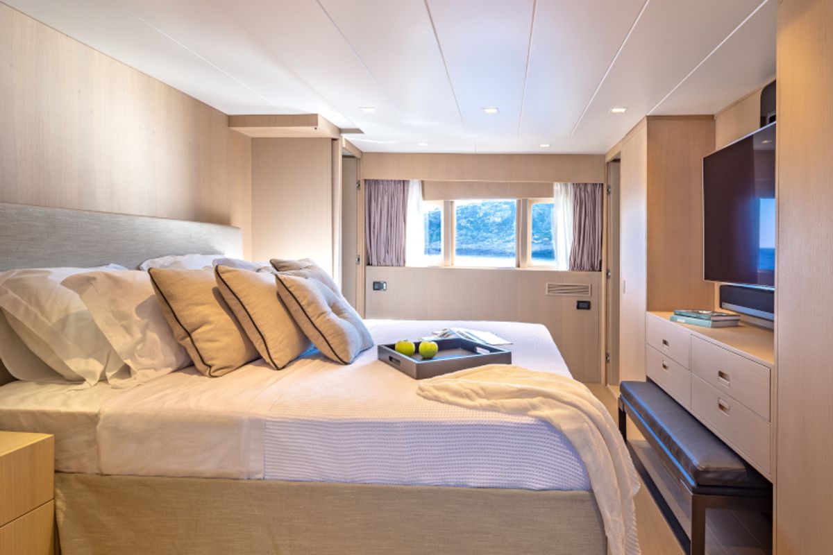 Cabin on SUMMER FUN, a Admiral Yachts Admiral 101 yacht at Athens, Greece