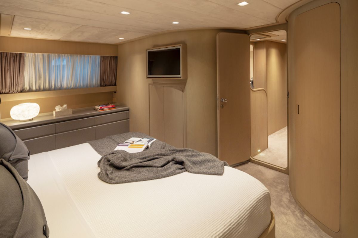 Cabin on SUMMER FUN, a Admiral Yachts Admiral 101 yacht at Athens, Greece