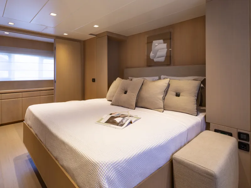 Cabin on SUMMER FUN, a Admiral Yachts Admiral 101 yacht at Athens, Greece