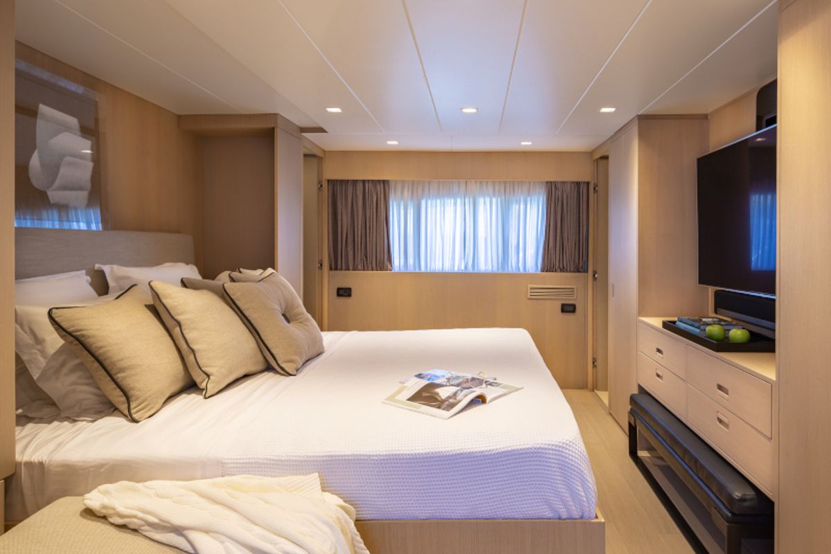Cabin on SUMMER FUN, a Admiral Yachts Admiral 101 yacht at Athens, Greece