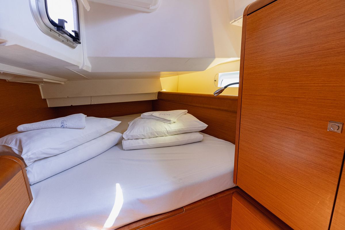 Cabin on Ventus, a Jeanneau Sun Odyssey 449 sailboat at Grad Kaštela, Croatia