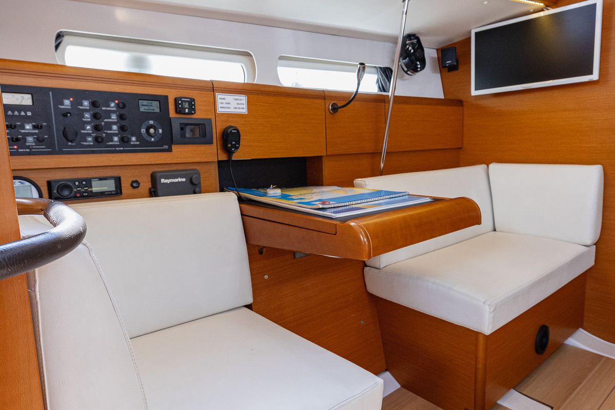 Salon of Ventus, a Jeanneau Sun Odyssey 449 sailboat at Grad Kaštela, Croatia