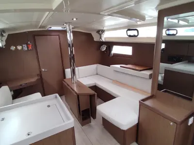 Salon of Maera, a Beneteau Oceanis 41.1 sailboat at Volos Municipality, Greece