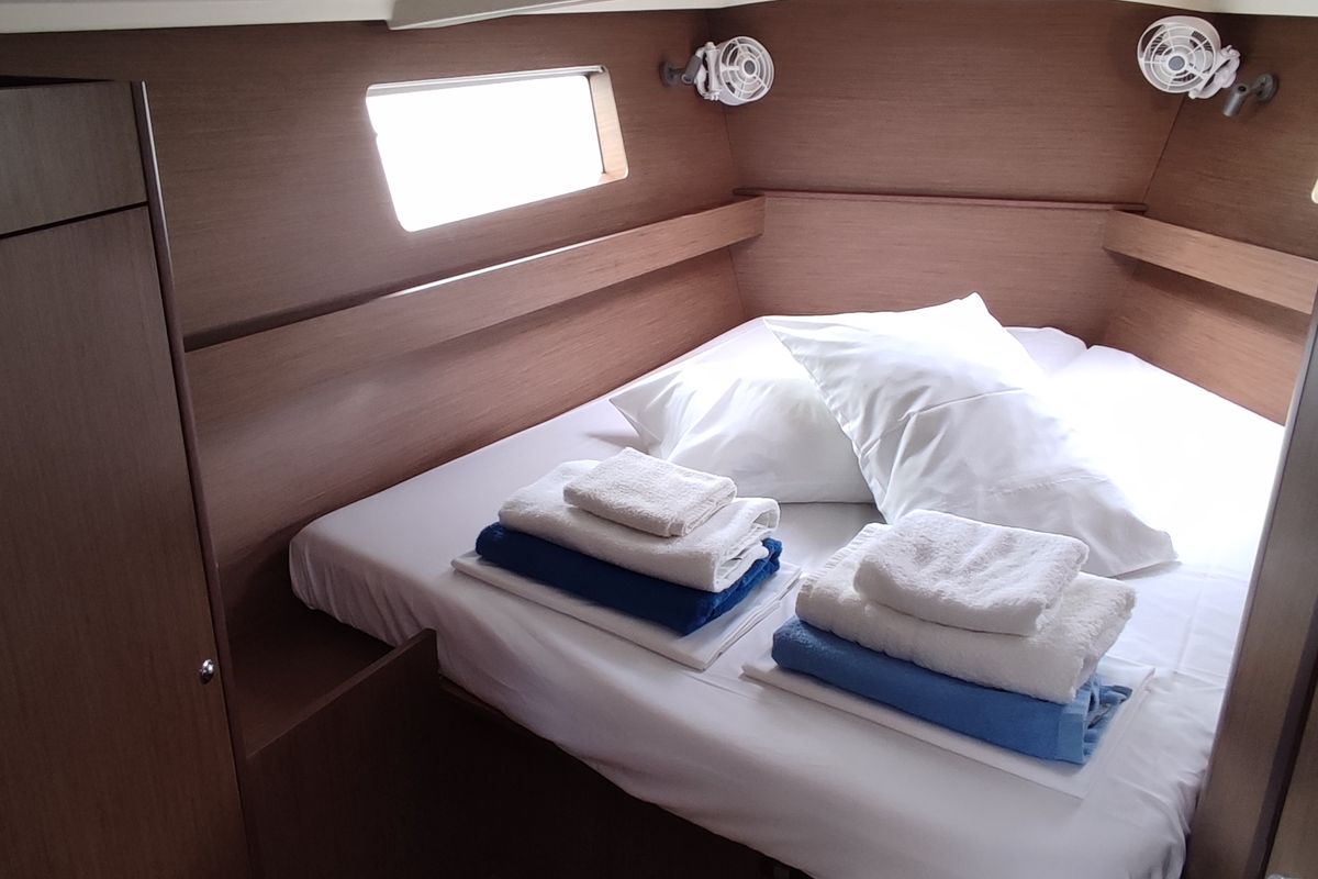 Cabin on Maera, a Beneteau Oceanis 41.1 sailboat at Volos Municipality, Greece
