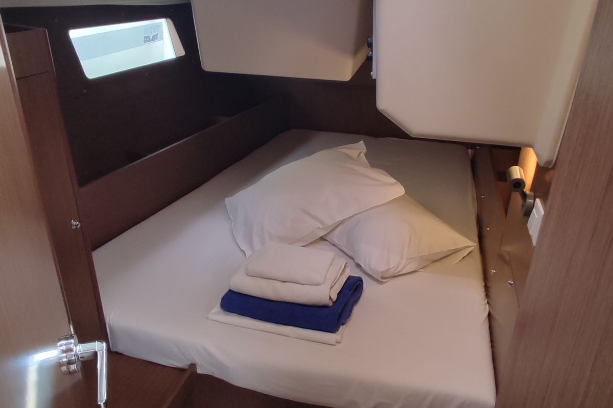 Cabin on Maera, a Beneteau Oceanis 41.1 sailboat at Volos Municipality, Greece