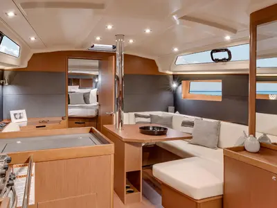 Salon of Senza Frontiere, a Beneteau Oceanis 41.1 sailboat at Tonnarella, Italy