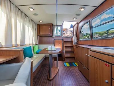 Galley of 349GS-5, a Linssen Grand Sturdy 34.9 motorboat at Joigny, France