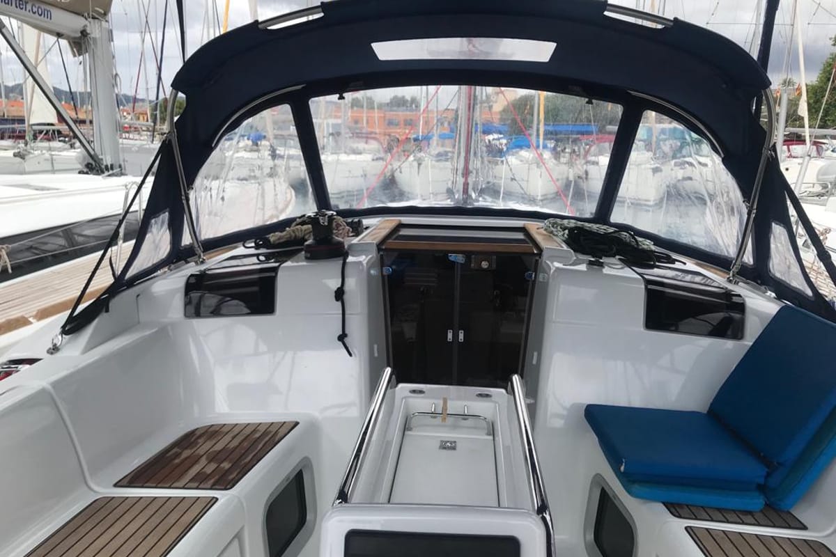 Cockpit of Alboran Limoncello, a Jeanneau Sun Odyssey 419 sailboat at Elephant Butte Estates, United States