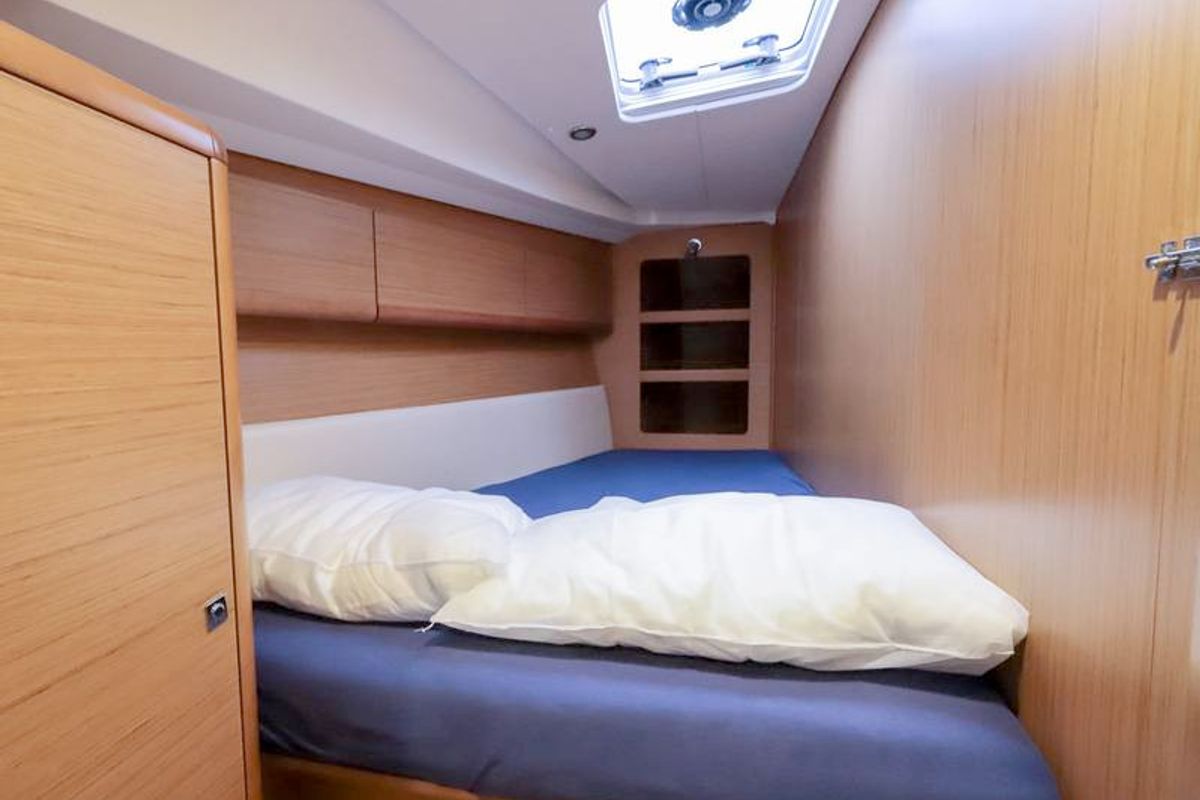 Cabin on OCEANIA, a Jeanneau Sun Odyssey 44 i sailboat at Piombino, Italy