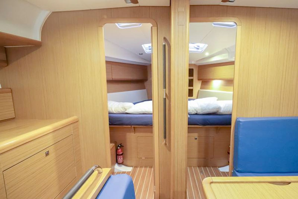 Salon of OCEANIA, a Jeanneau Sun Odyssey 44 i sailboat at Piombino, Italy