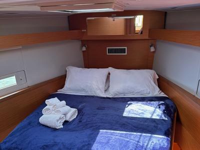 Cabin on Opportune Moment, a Dufour 430 sailboat at Chesapeake, United States