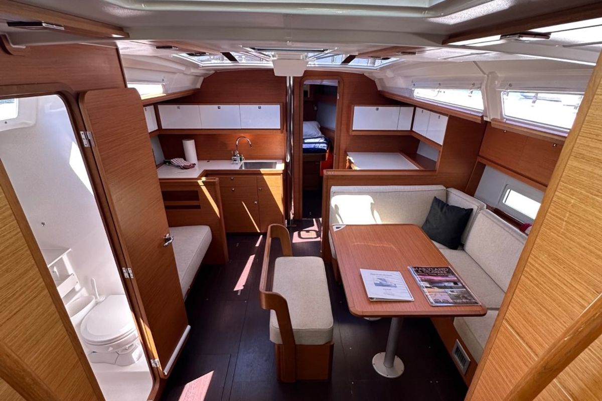 Salon of Opportune Moment, a Dufour 430 sailboat at Chesapeake, United States