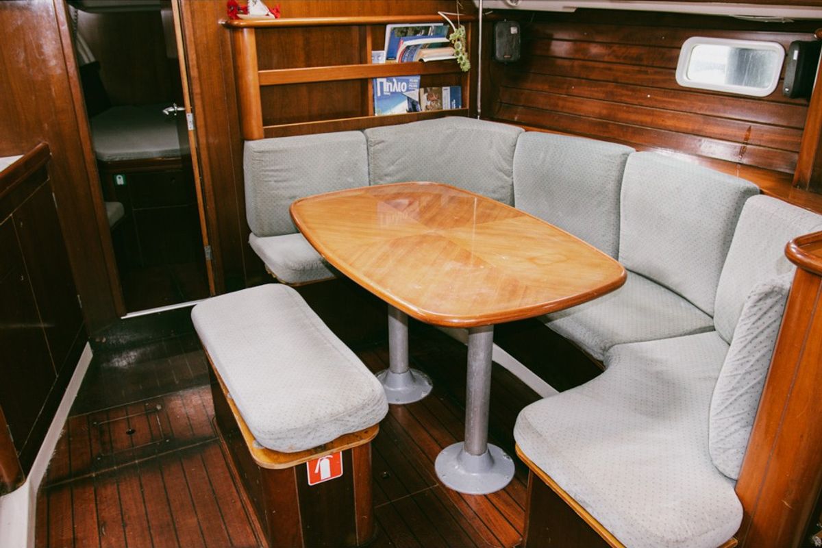 Salon of Kleio, a Beneteau Oceanis 381 sailboat at Volos Municipality, Greece