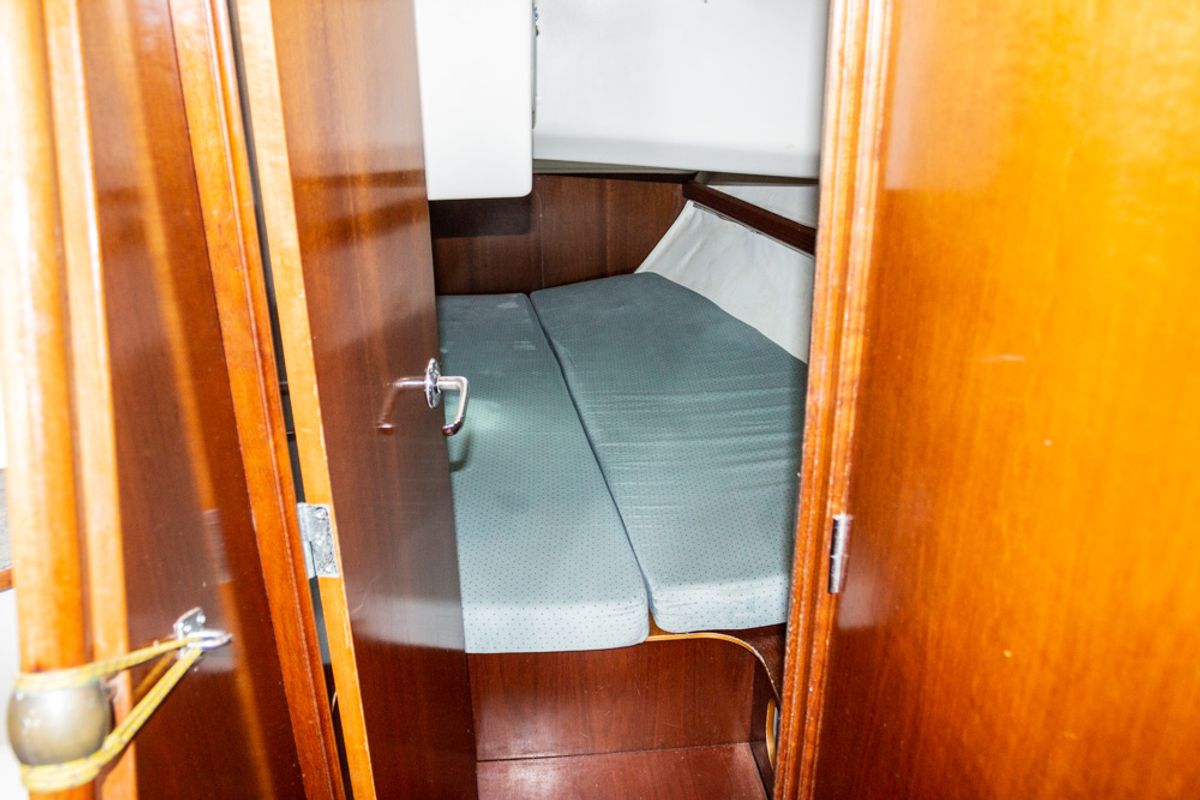 Cabin on Kleio, a Beneteau Oceanis 381 sailboat at Volos Municipality, Greece