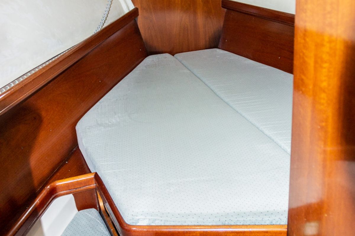 Cabin on Kleio, a Beneteau Oceanis 381 sailboat at Volos Municipality, Greece