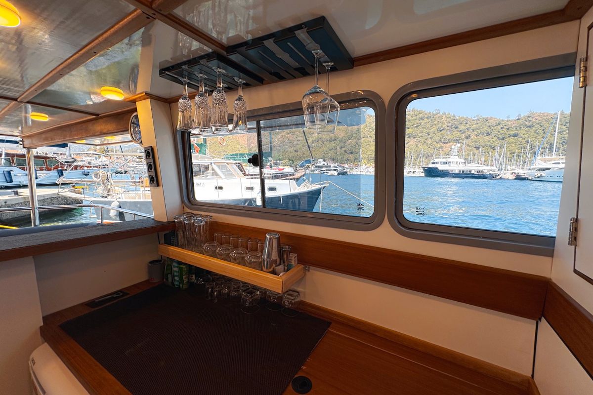 Salon of AYKEN, a Custom Made Ayken yacht at Bakırköy, Turkey